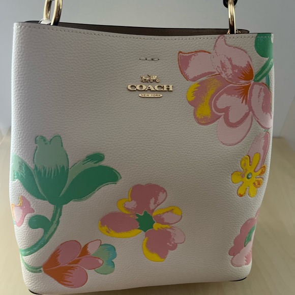 Sold! NWT Coach C8609 Town Bucket Bag With Dreamy Land Floral Print - Picture 6 of 11